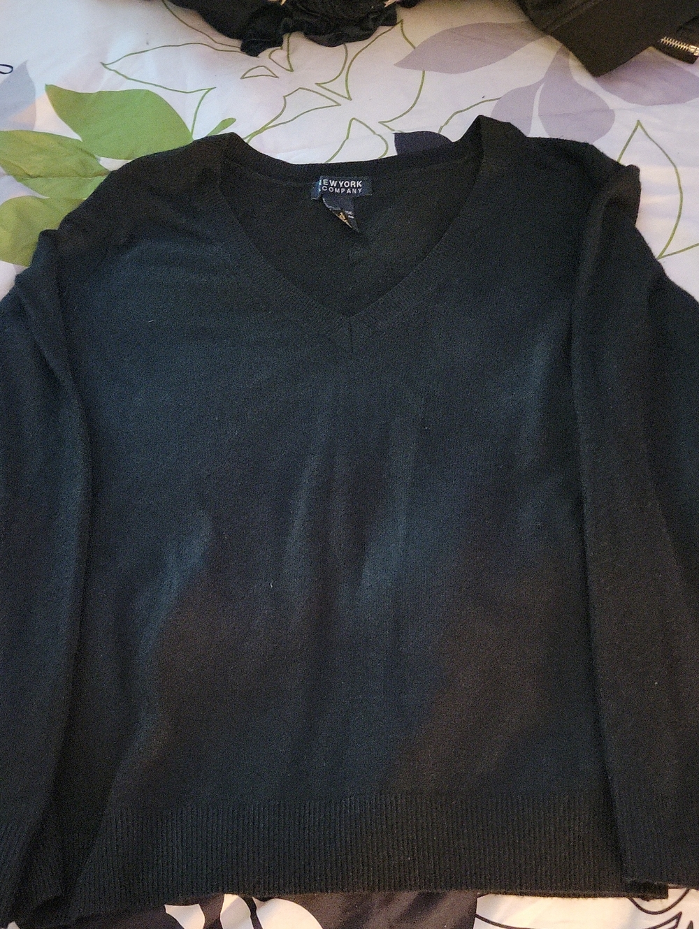 New York and company Long sleeve v Neck sweater